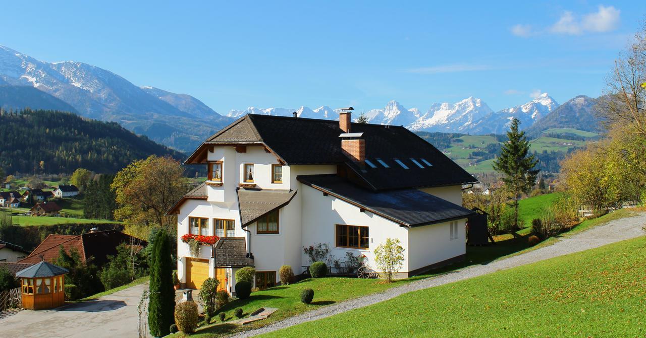 Haus Loeger Apartments Pyhrn Priel Виндишгарстен Экстерьер фото