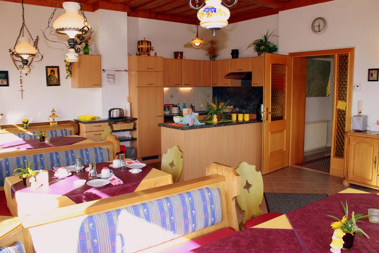 Haus Loeger Apartments Pyhrn Priel Виндишгарстен Экстерьер фото